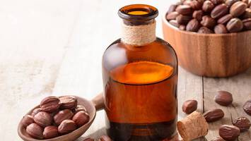 photo of bottle of jojoba oil for hair