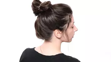 how to style a messy bun