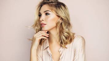 photo of blonde woman with shoulder length wavy hair
