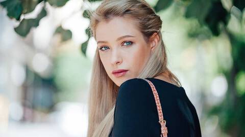 19 Beautiful Half Up Hairstyle Ideas To Recreate In 21 Hair Com By L Oreal 19 Beautiful Half Up Hairstyle Ideas To Recreate In 21 Hair Com By L Oreal