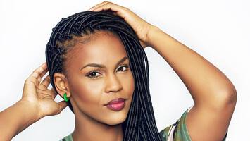 woman with faux locs