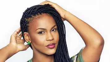 woman with faux locs
