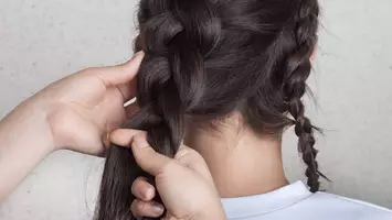 braiding pigtails