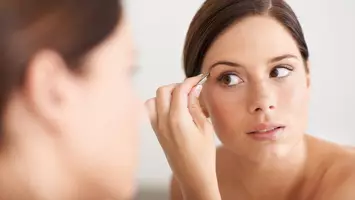 can plucking and tweezing hair damage skin