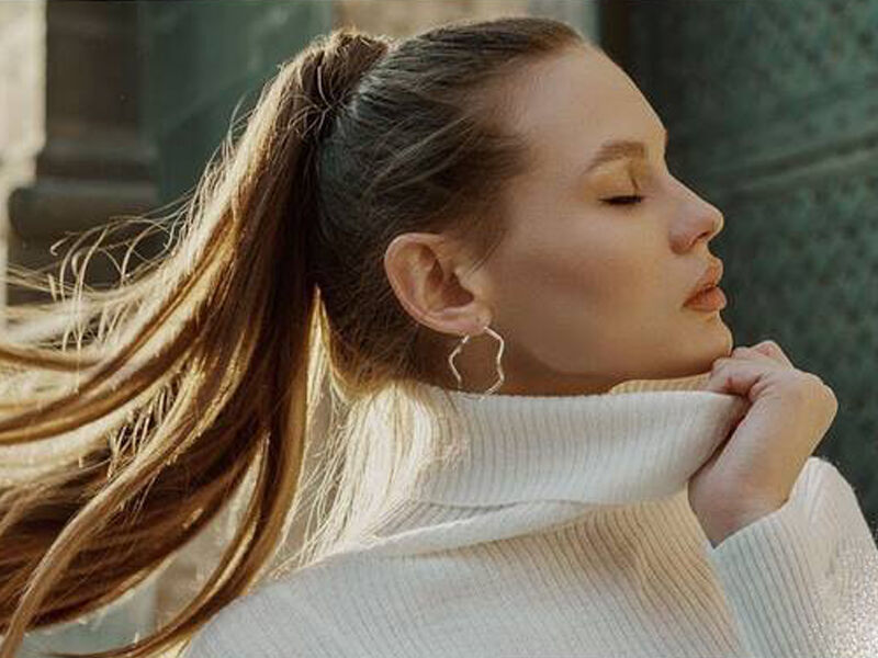 Bye-bye, knots and tangles—these eight turtleneck-approved hairstyles will help keep your strands smooth and secure all winter long.