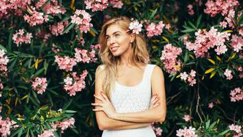 woman with long blonde hair