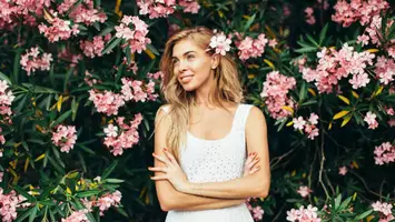 woman with long blonde hair