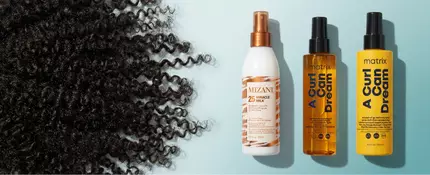 Hair pineappling is a technique that helps protect curly hair. Discover the magic of the pineapple method for long-lasting curls and healthy locks.