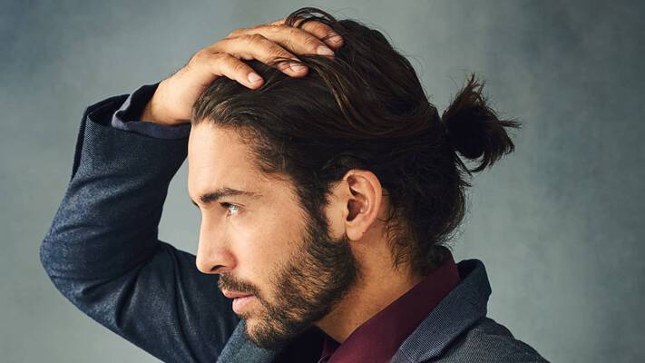 Did you know there’s more than one way to style a man bun? We’ve rounded up 12 man buns styles to try, plus some some inspiration for alternative men’s updos to experiment with.