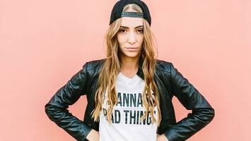 photo of woman with grunge hairstyle