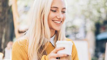 woman with straight hairstyle for work