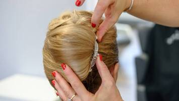 How To Style A French Twist On Every Hair Type & Texture By L'Oréal How To Style A French Twist On Every Hair Type & Texture By L'Oréal