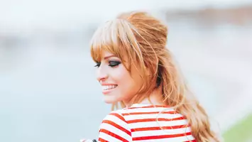 photo of woman with bouffant 1950s hairstyle