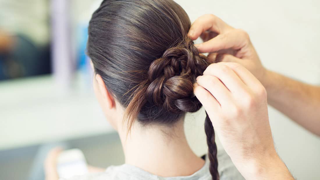 Cute braided hairstyles to rock this season : Crown braid & bun hairstyle