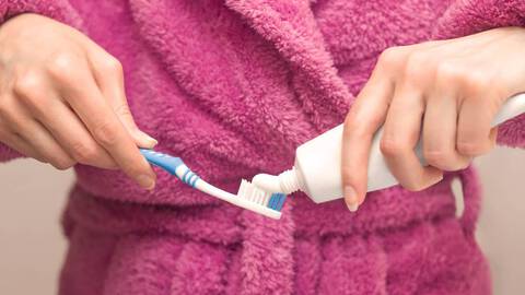 can toothpaste lighten hair