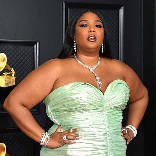 artist and award presenter Lizzo stuns the red carpet