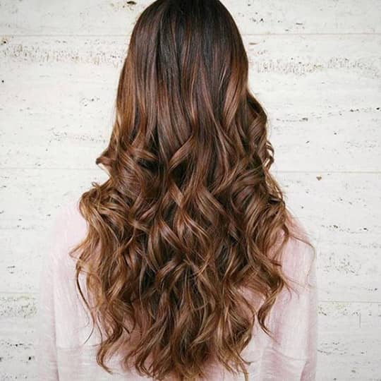 https://www.hair.com/on/demandware.static/-/Sites-hair-us-Library/default/dw1c3a14a7/project/loreal/brand-sites/salonsecret/americas/us/article-pictures/ugc-for-articles/balayage-highlights-vs-foil-highlights-the-complete-guide-to-each/4.jpg