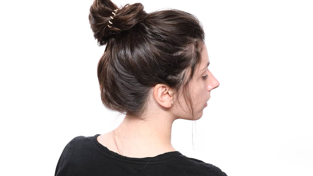 How to tie deals a messy bun