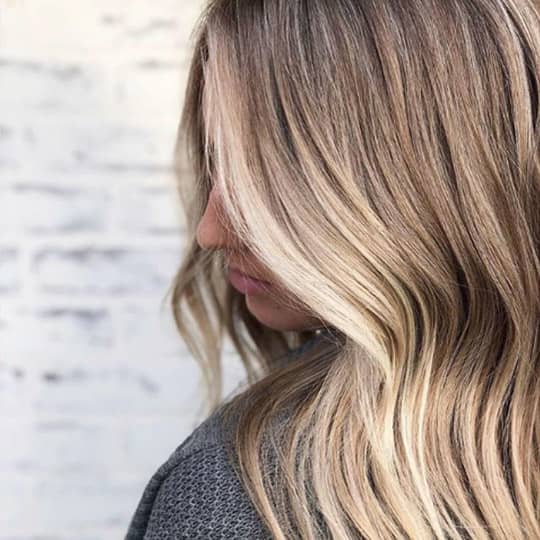 Ash blonde hair sales with highlights