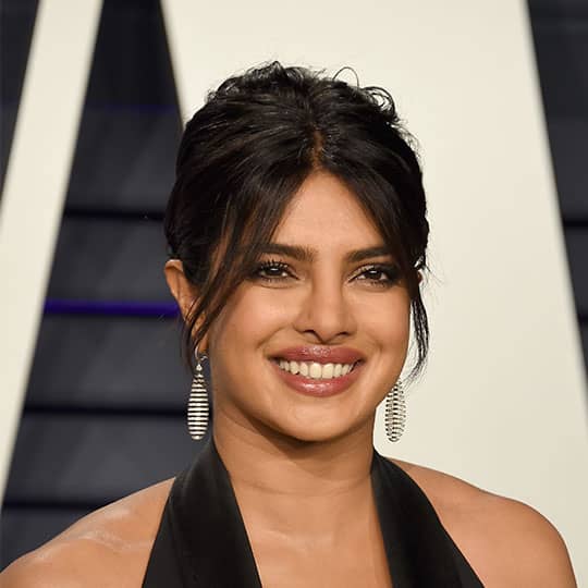 priyanka chopra wearing red carpet hairstyle
